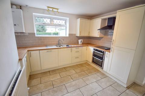 3 bedroom semi-detached house to rent, Hendon Way, Derby DE22