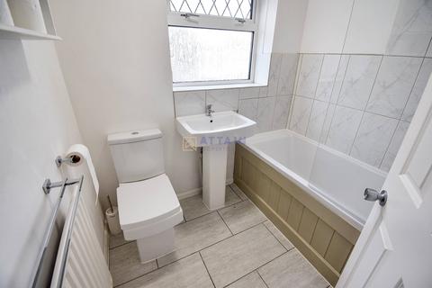 3 bedroom semi-detached house to rent, Hendon Way, Derby DE22