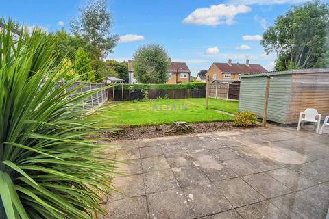 3 bedroom semi-detached house to rent, Hendon Way, Derby DE22