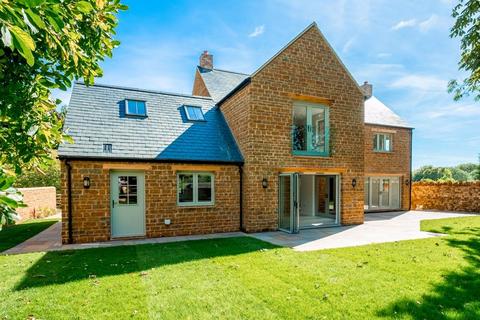 5 bedroom detached house for sale, Stratford Road, Banbury OX15