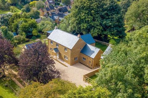 5 bedroom detached house for sale, Stratford Road, Banbury OX15