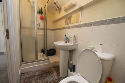 2 bedroom apartment to rent, Millenium View, Cardiff CF11