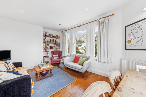 4 bedroom flat to rent, Probert Road, Brixton SW2