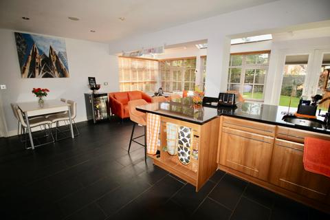 6 Cave Close, Cawston, Rugby, CV22 7GL