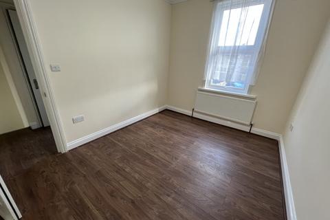 1 bedroom flat to rent, Hampton Road, Ilford IG1