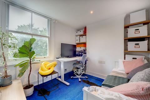 2 bedroom flat for sale, Oxford Gardens, London