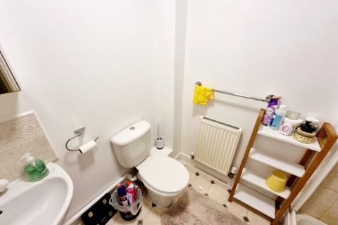 1 bedroom in a house share to rent, Thacker Way - 2BL