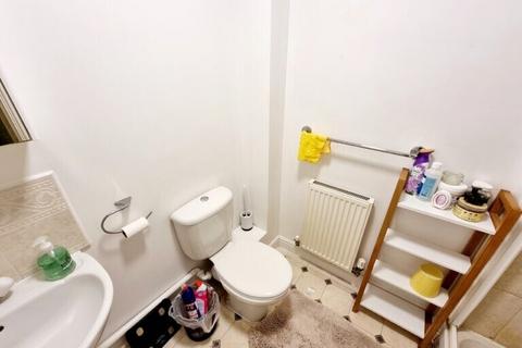 1 bedroom in a house share to rent, Thacker Way - 2FR