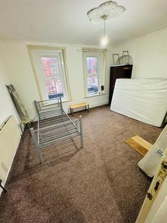 4 bedroom terraced house to rent, High Street North, London