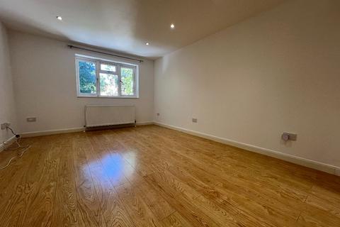 2 bedroom apartment to rent, Hemswell Drive, London