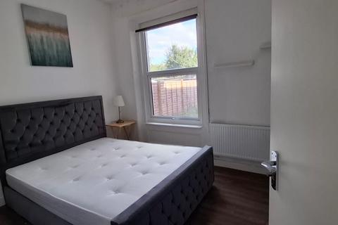 1 bedroom in a house share to rent, Room 2