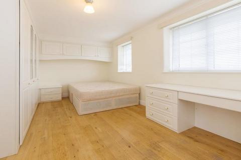 3 bedroom house to rent, W12