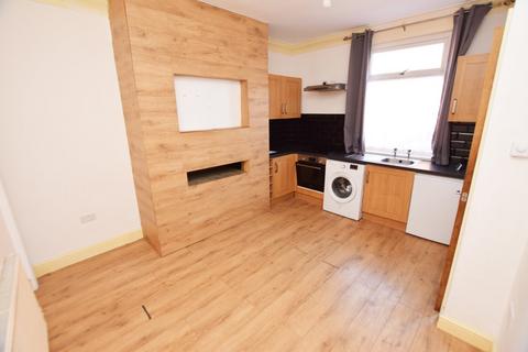 2 bedroom terraced house to rent, Crosby Street, Leeds, West Yorkshire, LS11