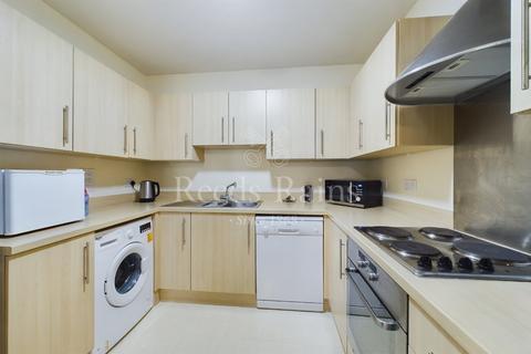 2 bedroom apartment to rent, Crawford Avenue, Kent DA1