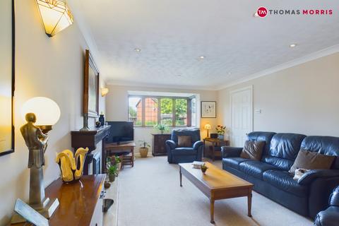15 Beezling Close, Eaton Ford, St Neots, PE19 7QU