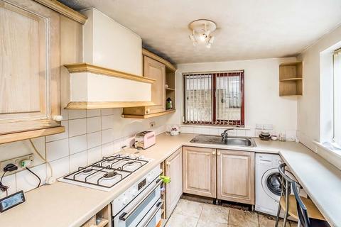 1 bedroom apartment for sale, Beaumont Avenue, Moldgreen, West Yorkshire HD5