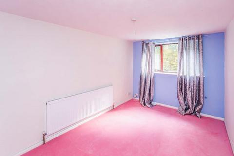 1 bedroom apartment for sale, Beaumont Avenue, Moldgreen, West Yorkshire HD5