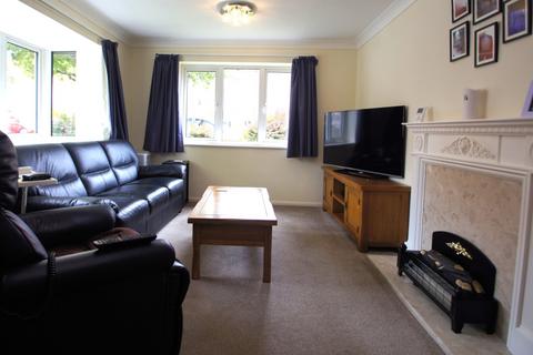 2 bedroom bungalow for sale, Ashdene Gardens, Warwickshire CV8