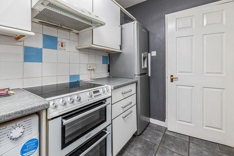 2 bedroom flat to rent, Loganlee Terrace, Dundee DD2