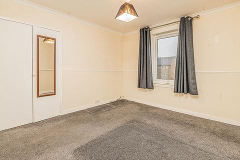 2 bedroom flat to rent, Loganlee Terrace, Dundee DD2