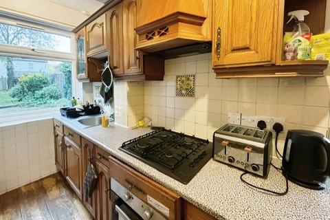 4 bedroom semi-detached house to rent, Victoria Street, Egham TW20