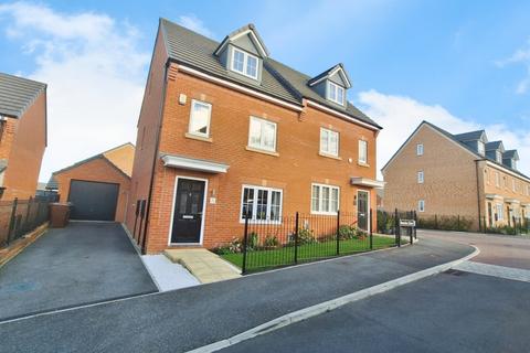 4 bedroom semi-detached house for sale, Beecher Drive, West Yorkshire WF1