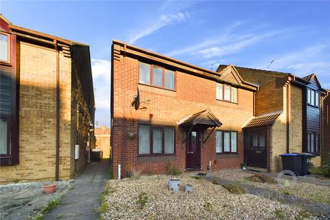 2 bedroom end of terrace house for sale, Baronson Gardens, Northampton NN1