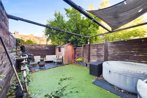 25 Baronson Gardens, Northampton, NN1 4NZ