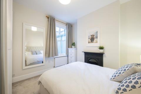 1 bedroom flat to rent, Revelstoke Road, SW18