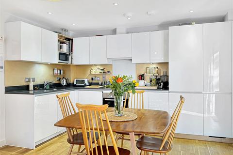 2 bedroom flat for sale, Edeva Court, Cambridge CB1