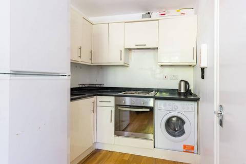 3 bedroom flat to rent, Holloway Road, Holloway, London, N7