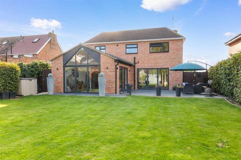 4 bedroom detached house for sale, Manor Road, Evesham WR11