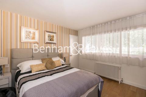 1 bedroom apartment to rent, Palace Gate, Kensington W8