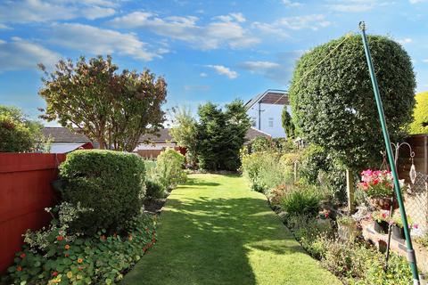 3 bedroom cottage for sale, Merry Hill Road, Bushey, WD23