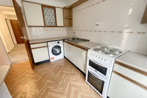 2 bedroom ground floor flat to rent, Waterford Place, Highcliffe BH23