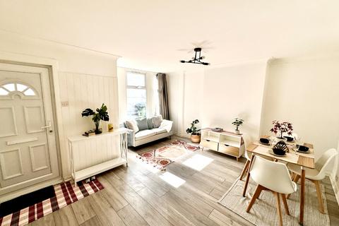 1 bedroom ground floor maisonette for sale, Plumstead High Street, Plumstead London, SE18 1HE