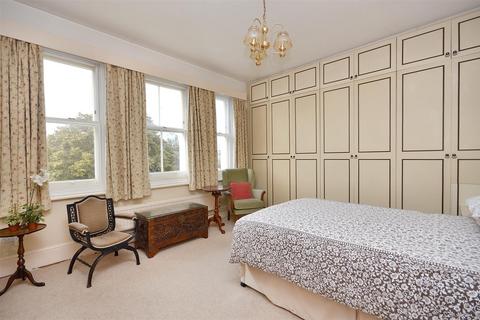 2 bedroom flat for sale, Devonshire Place, Eastbourne