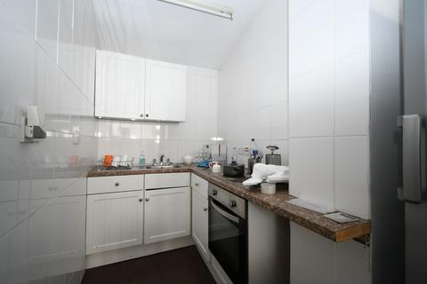 Property to rent, Bromley Street, London, E1