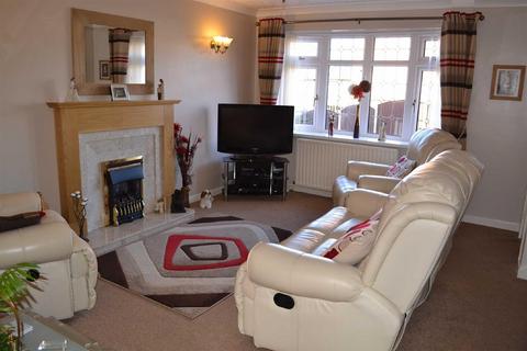 3 bedroom detached house to rent, Morston Drive, Newcastle