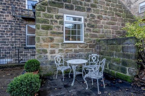 2 bedroom flat to rent, East Parade, Harrogate, HG1 5LR