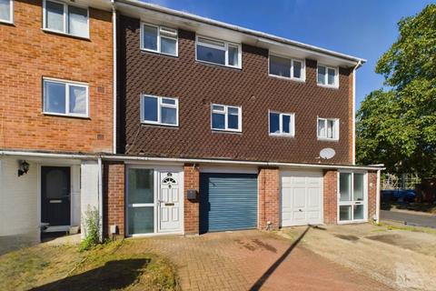 4 bedroom townhouse for sale, Bossard Court, Leighton Buzzard LU7