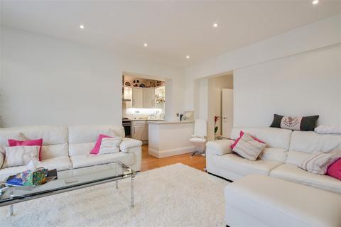 3 bedroom flat to rent, Chimney Lodge, Forty Hill, Enfield