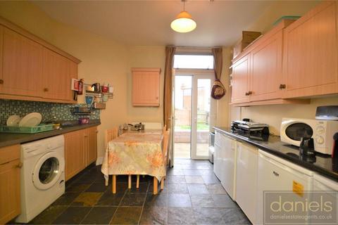 1 bedroom in a house share to rent, Cedar Road, Cricklewood