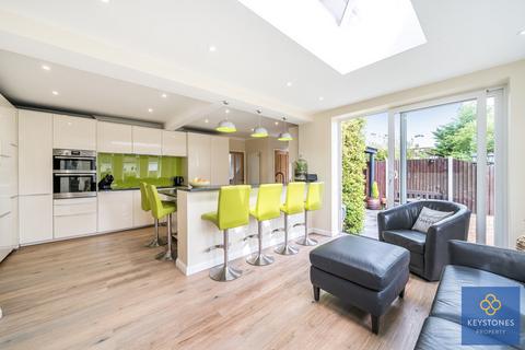104 The Drive, Collier Row, Romford, RM5 3UH