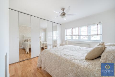 104 The Drive, Collier Row, Romford, RM5 3UH