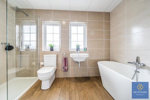 104 The Drive, Collier Row, Romford, RM5 3UH