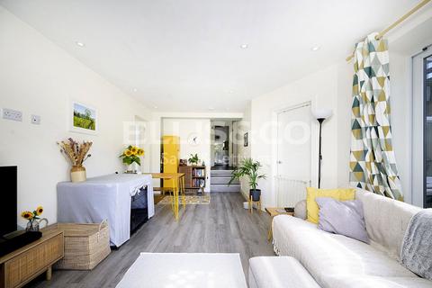 2 bedroom apartment for sale, Rosslyn, 33 Hammers Lane, Mill Hill, London, NW7