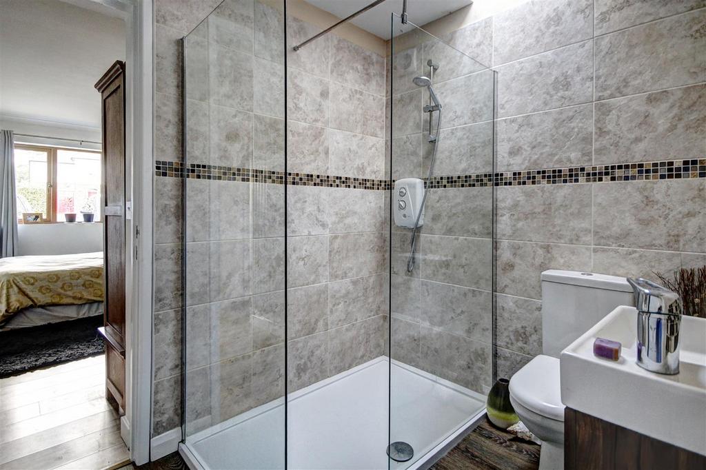 &#39;Jack &amp; Jill&#39; Shower Room: