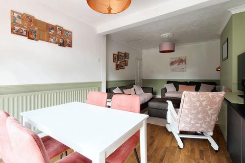 27 Chestnut Tree Avenue, Coventry, CV4 9FZ