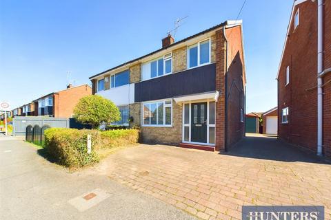 3 bedroom semi-detached house to rent, Eden Road, Beverley, HU17 7HD